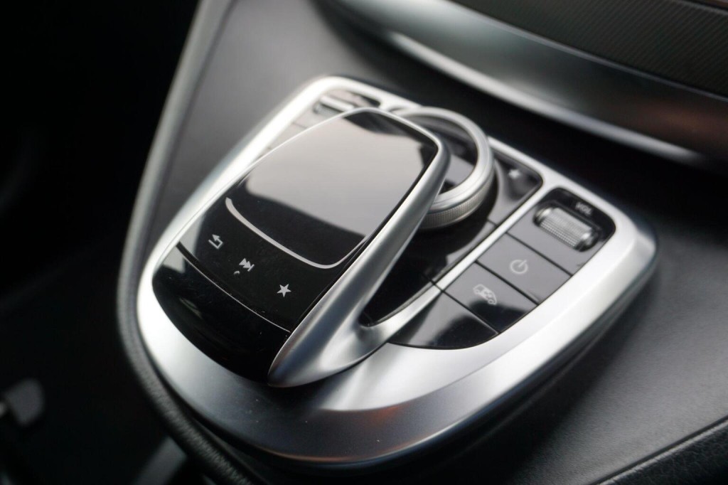 MERCEDES-BENZ V CLASS