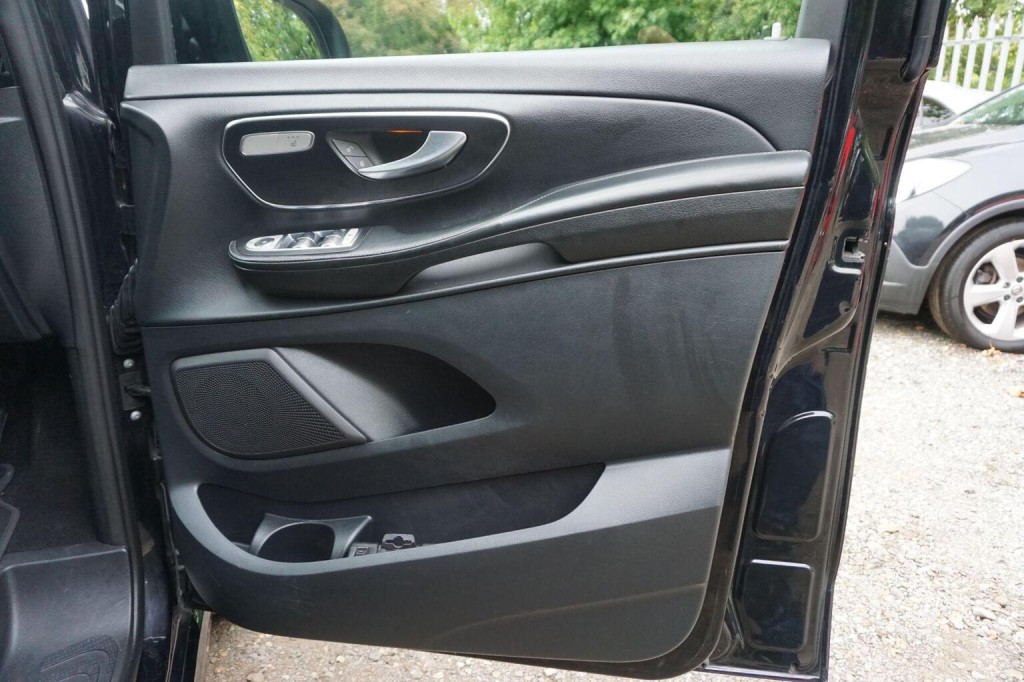 MERCEDES-BENZ V CLASS