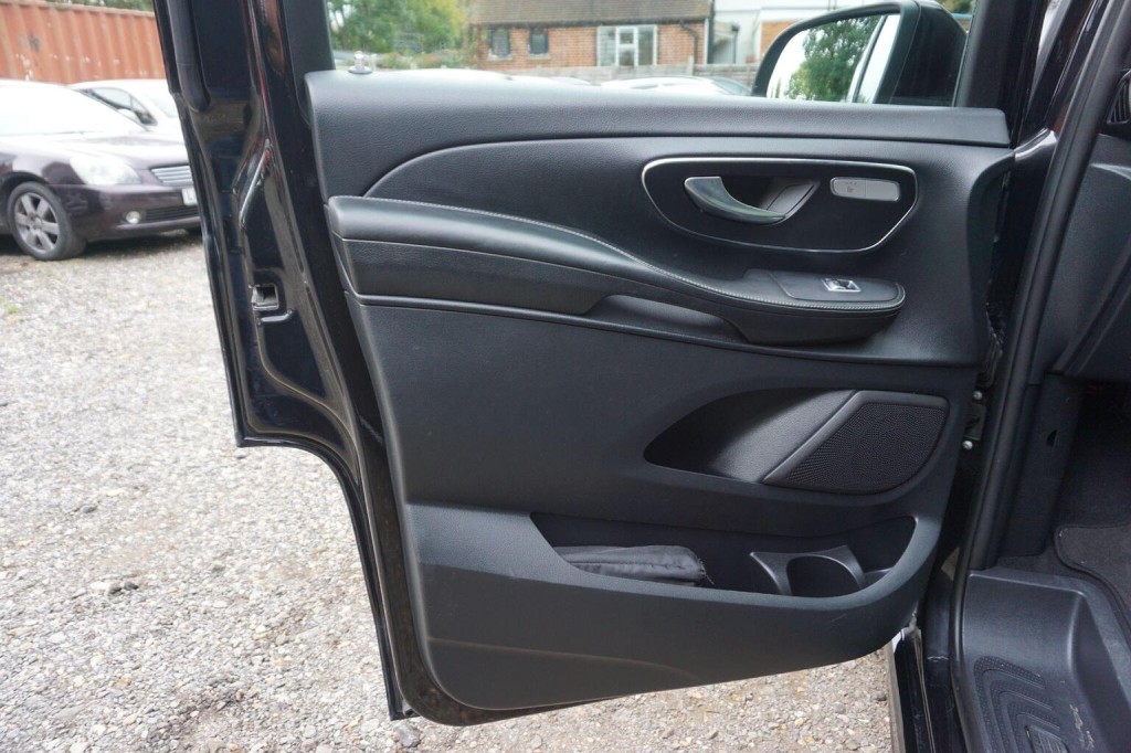 MERCEDES-BENZ V CLASS