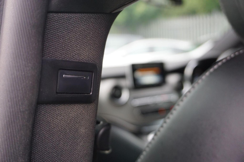 MERCEDES-BENZ V CLASS