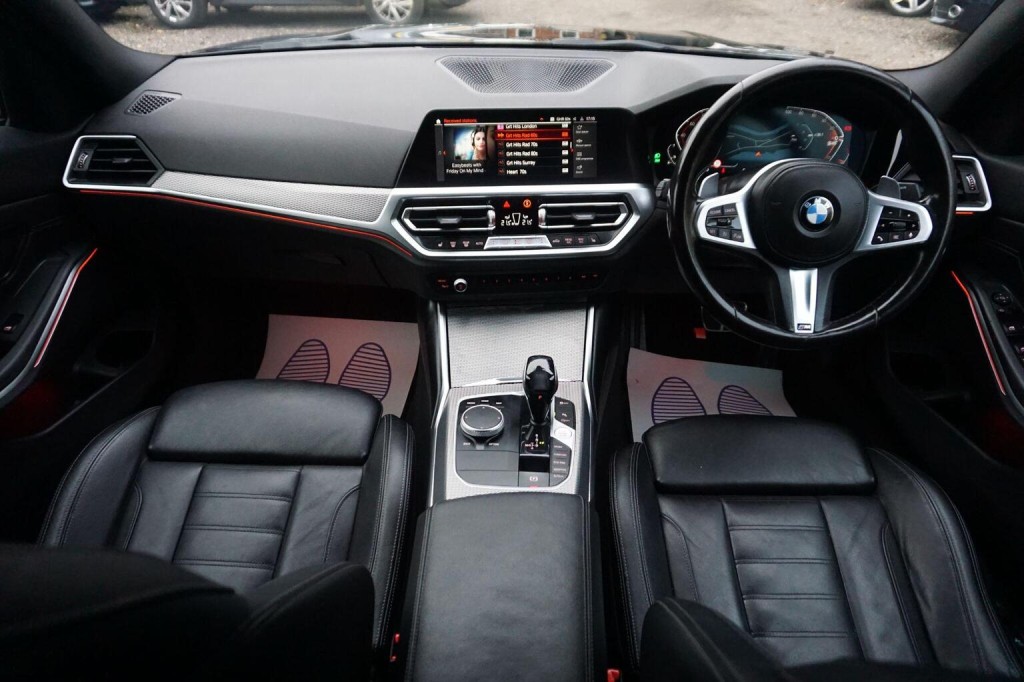 BMW 3 SERIES