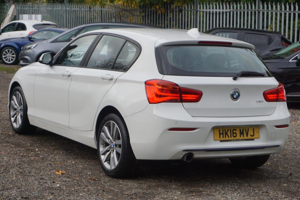 BMW 1 SERIES