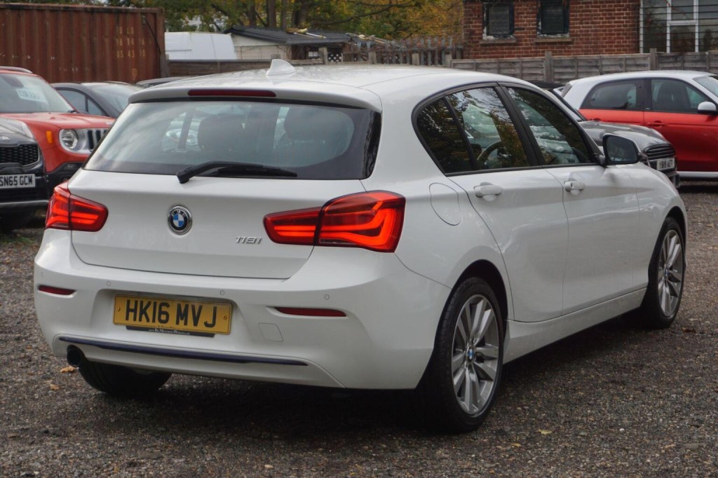 BMW 1 SERIES