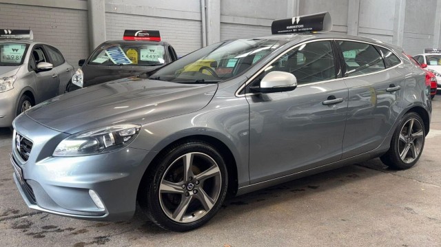 VOLVO V40
