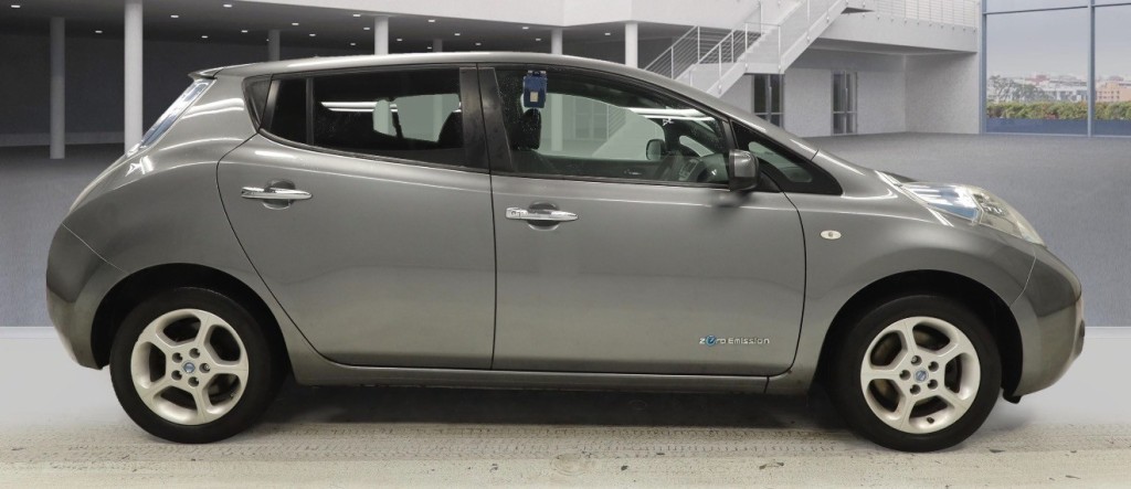 NISSAN LEAF