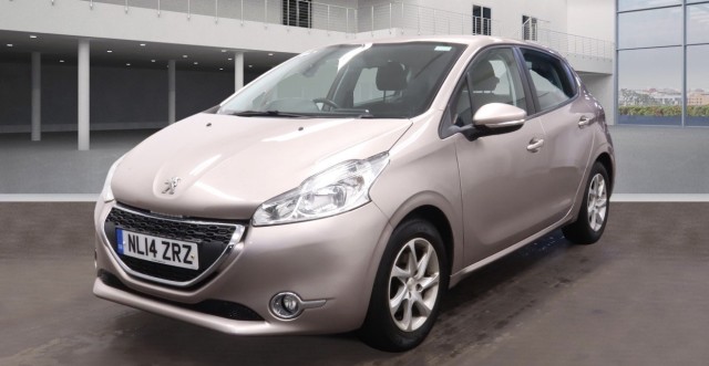 PEUGEOT 208