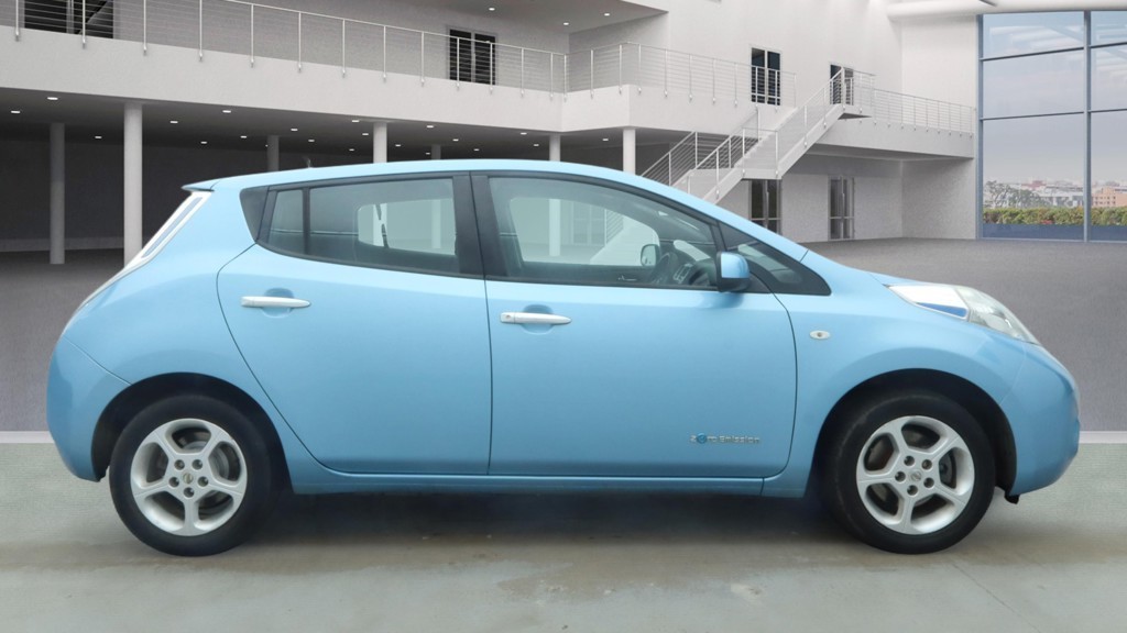 NISSAN LEAF