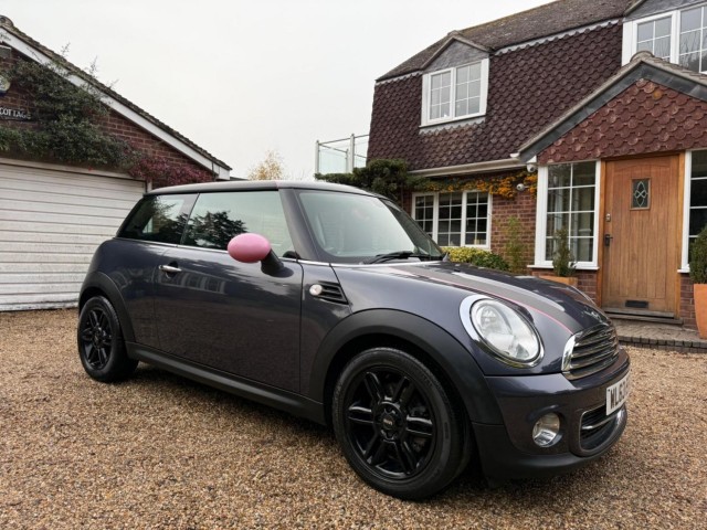 MINI HATCH