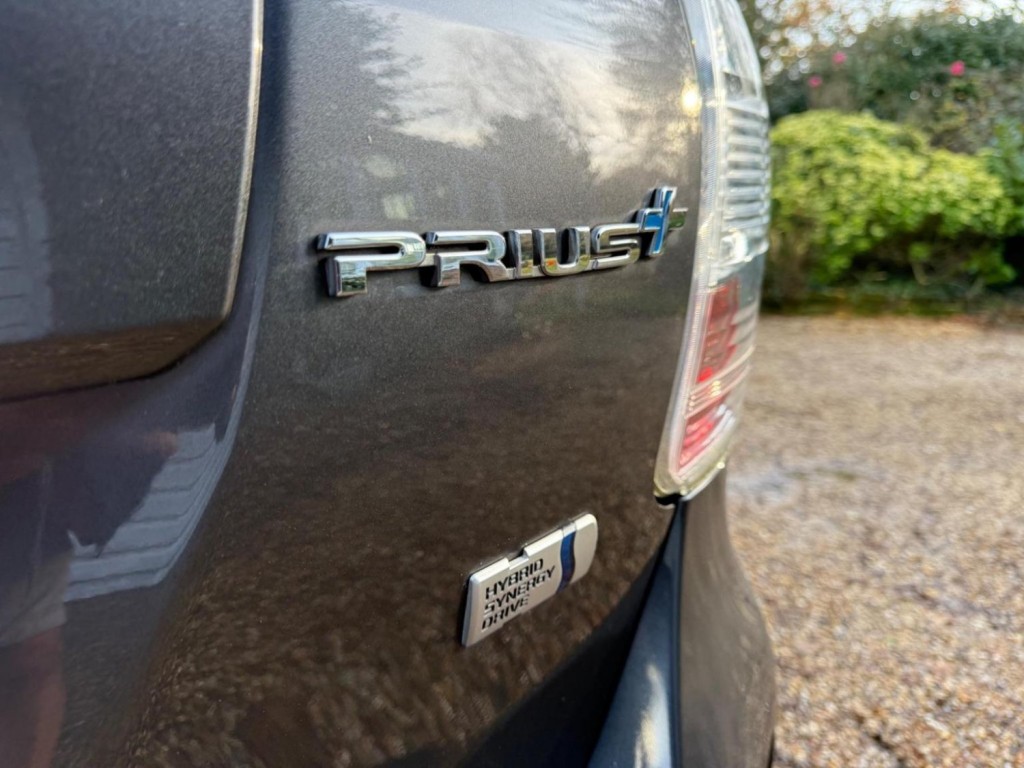 TOYOTA PRIUS+