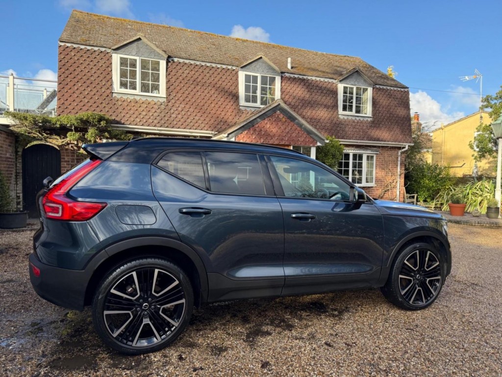 VOLVO XC40