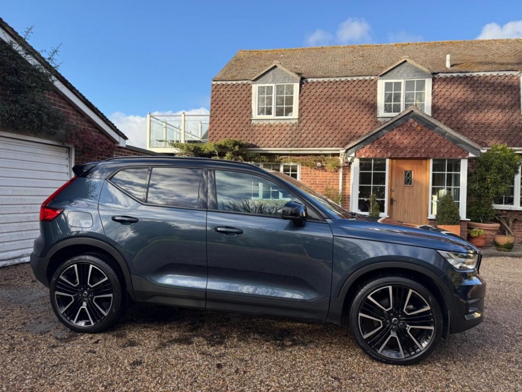 VOLVO XC40