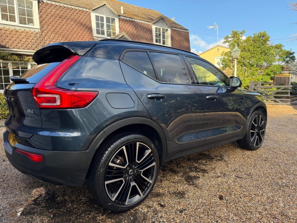 VOLVO XC40
