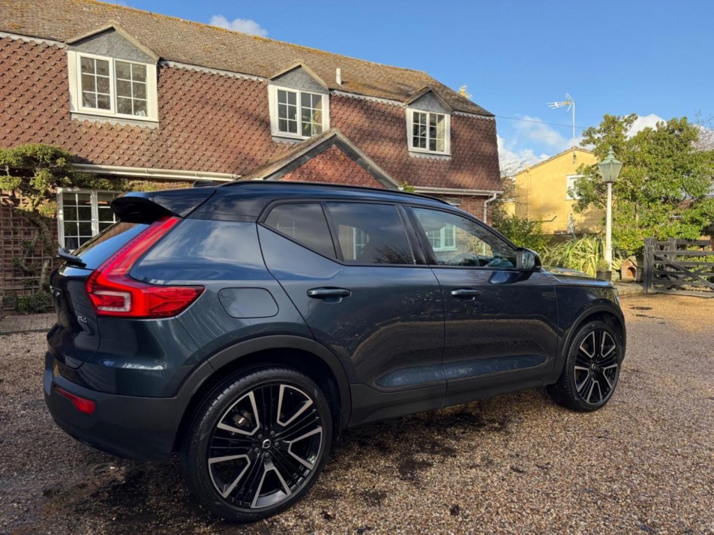 VOLVO XC40
