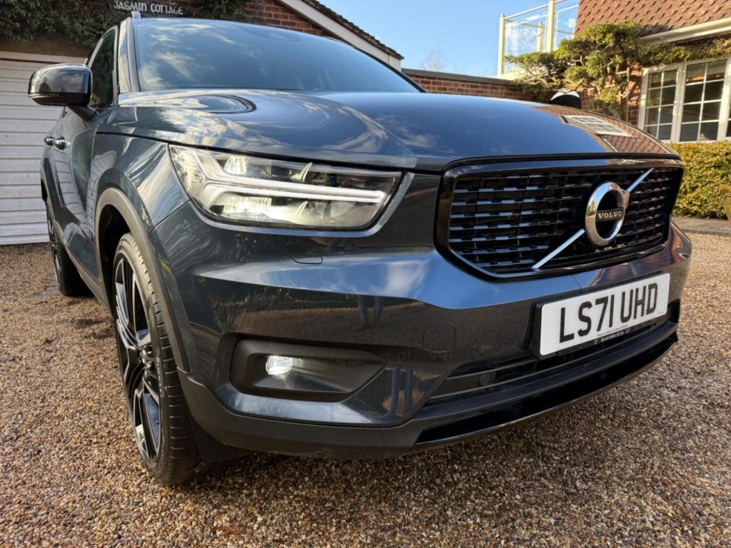 VOLVO XC40