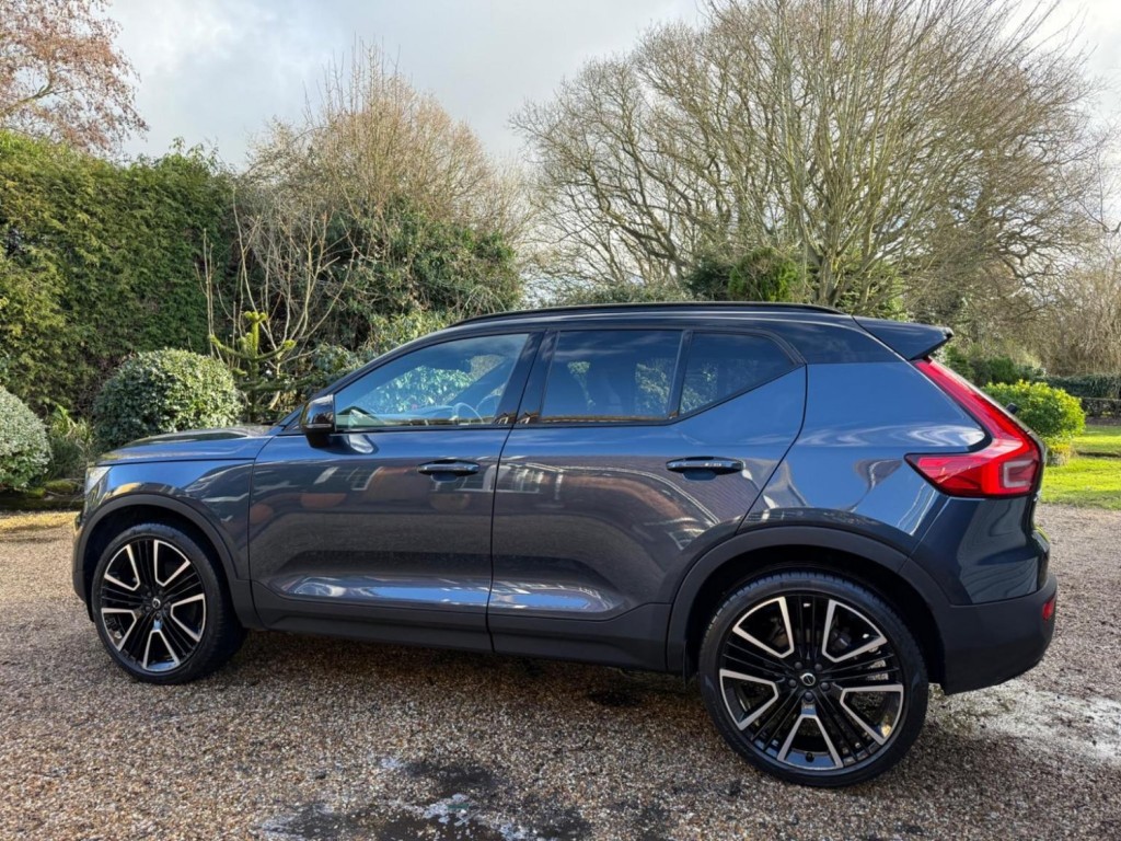 VOLVO XC40