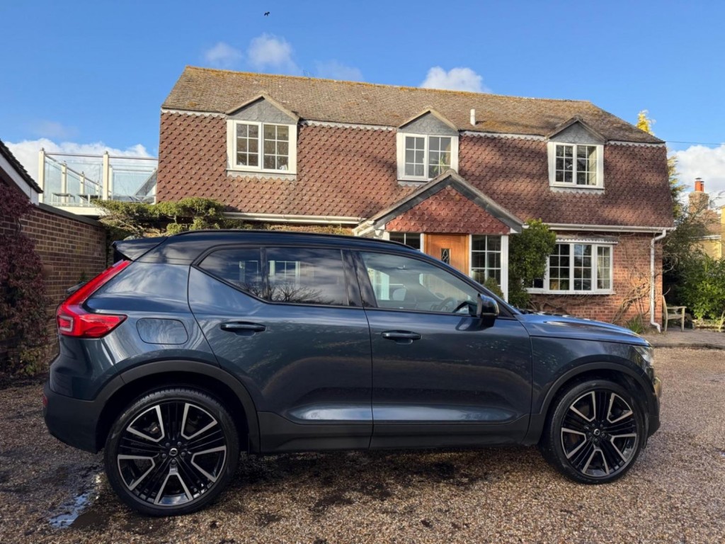 VOLVO XC40