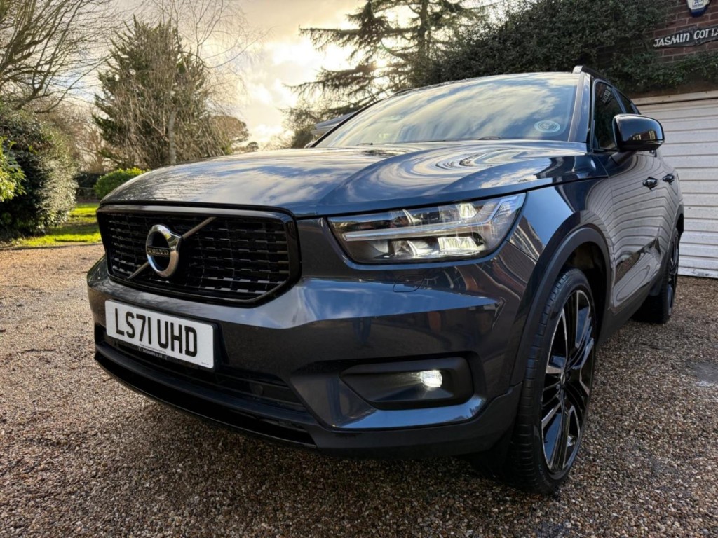 VOLVO XC40