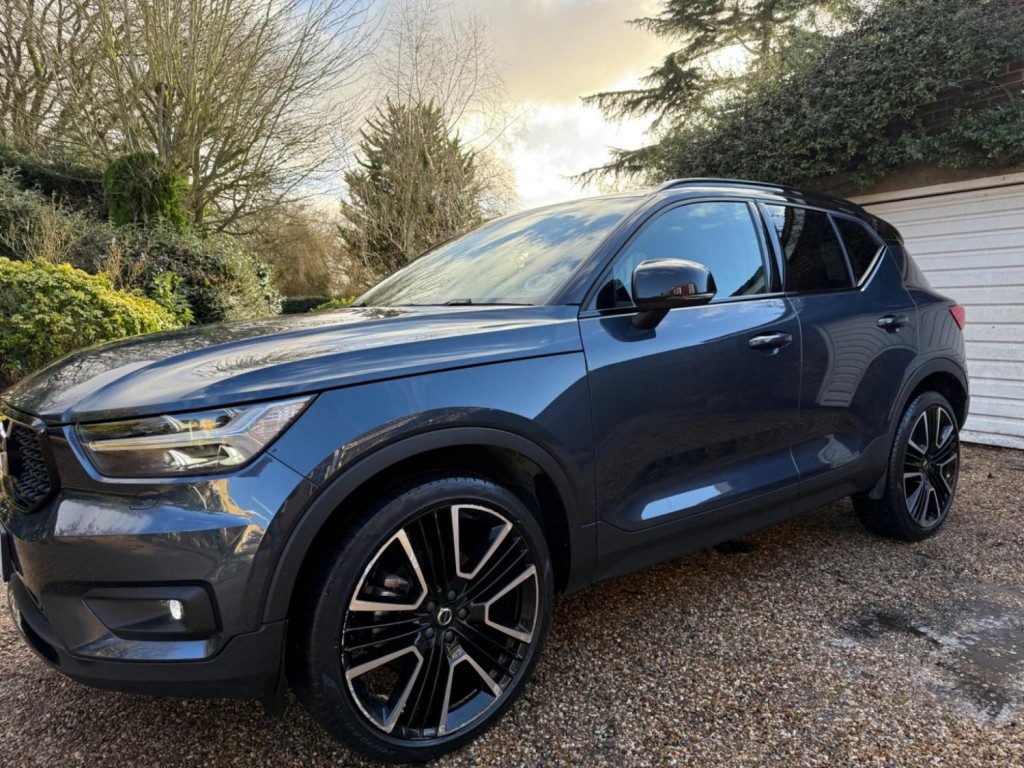 VOLVO XC40
