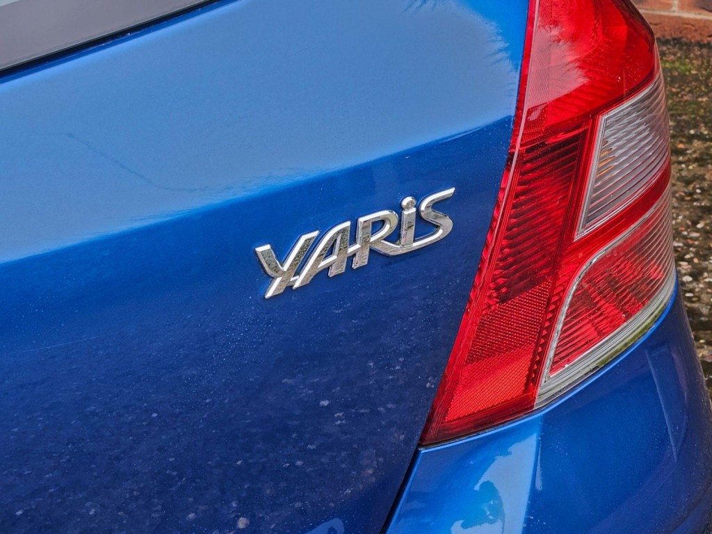 TOYOTA YARIS