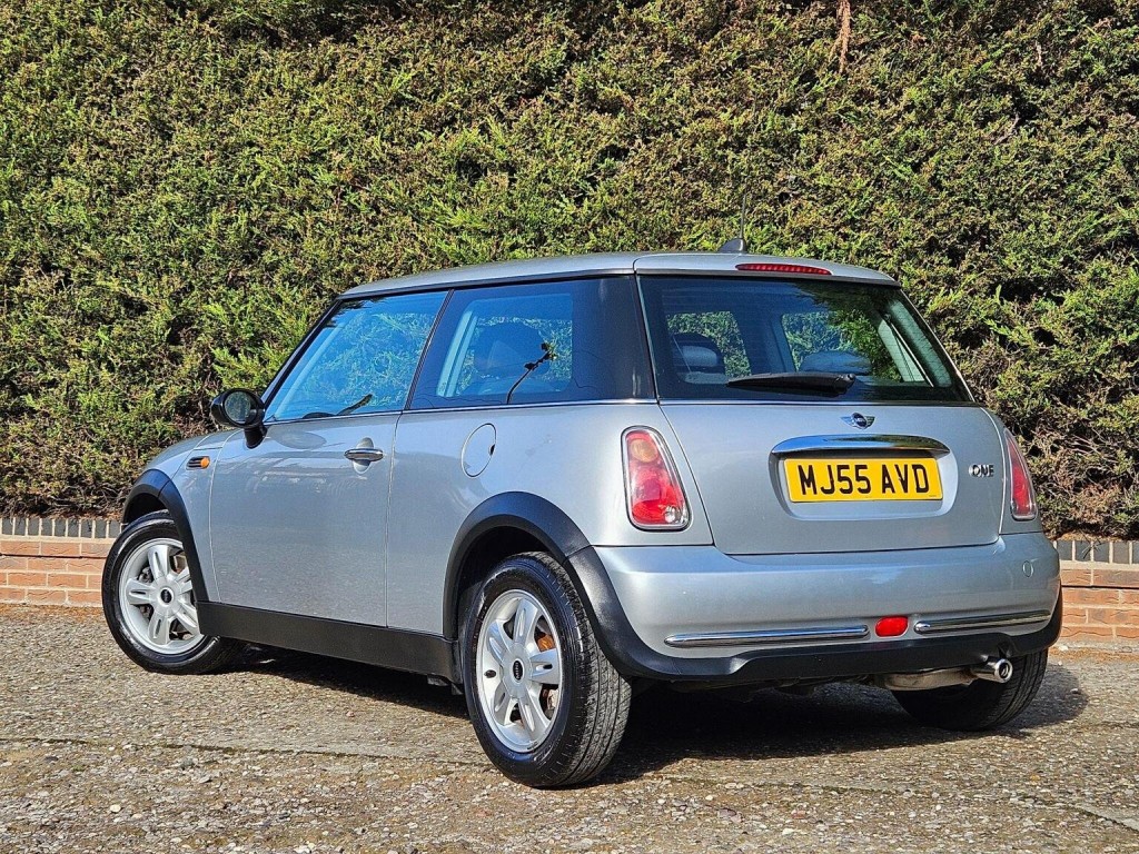 MINI HATCH