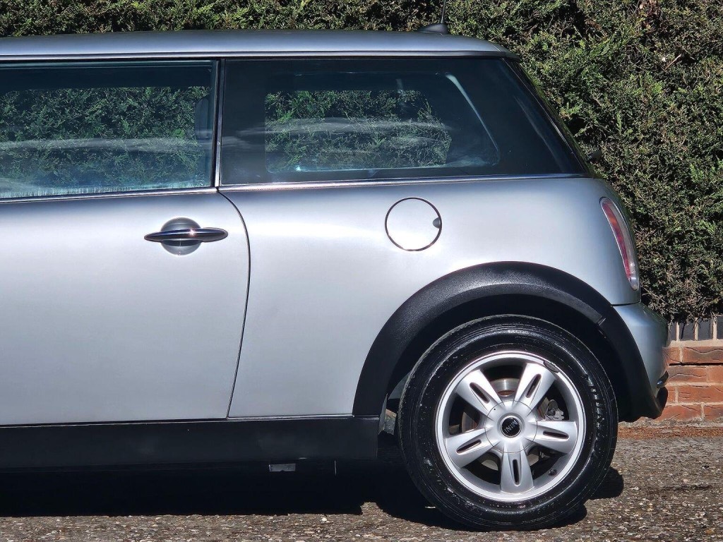 MINI HATCH