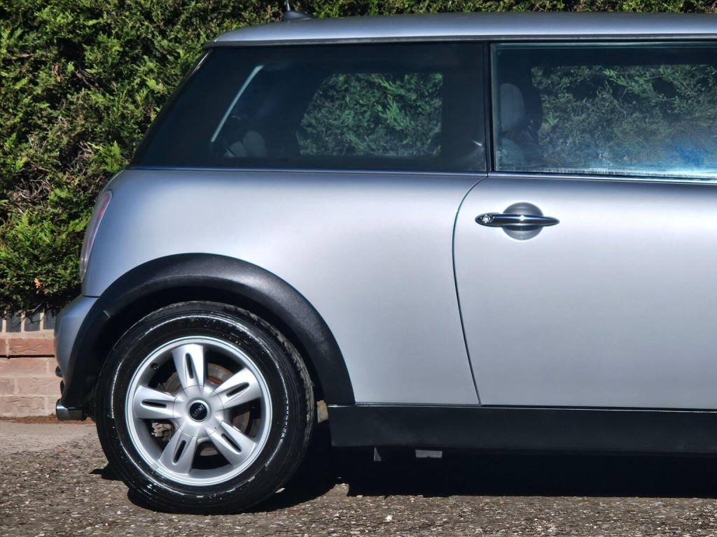 MINI HATCH