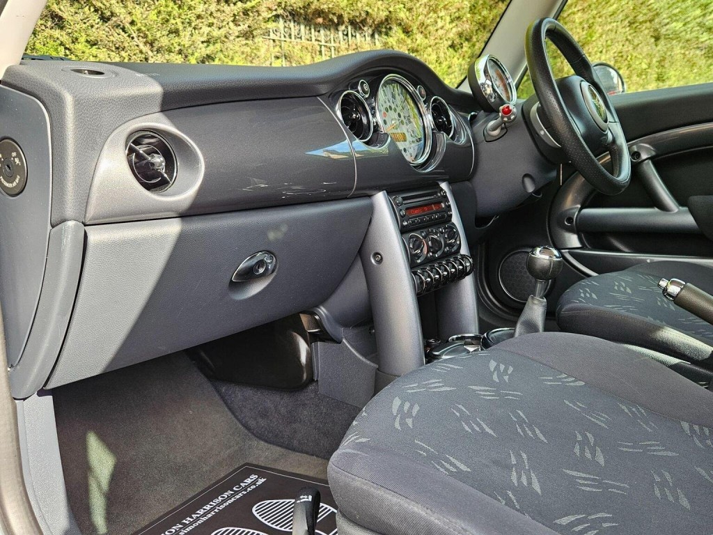 MINI HATCH