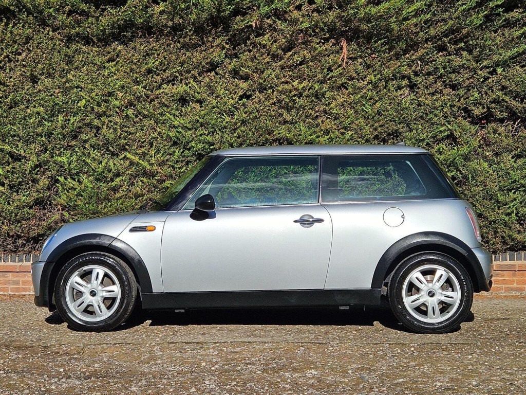 MINI HATCH