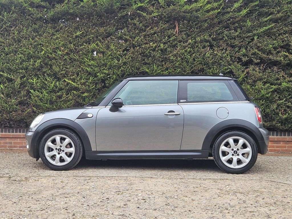 MINI HATCH