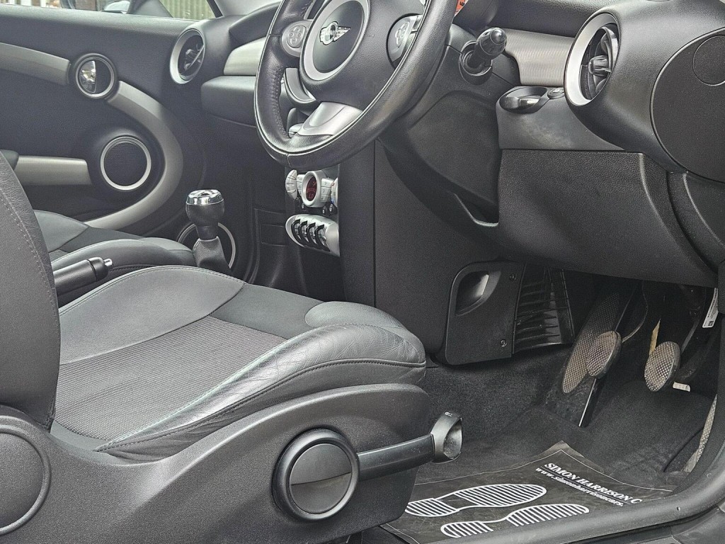 MINI HATCH