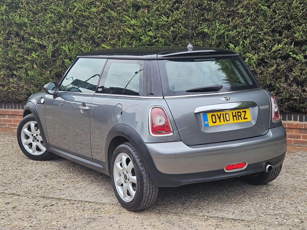 MINI HATCH