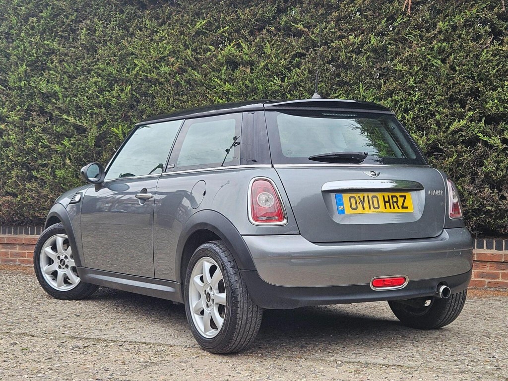 MINI HATCH