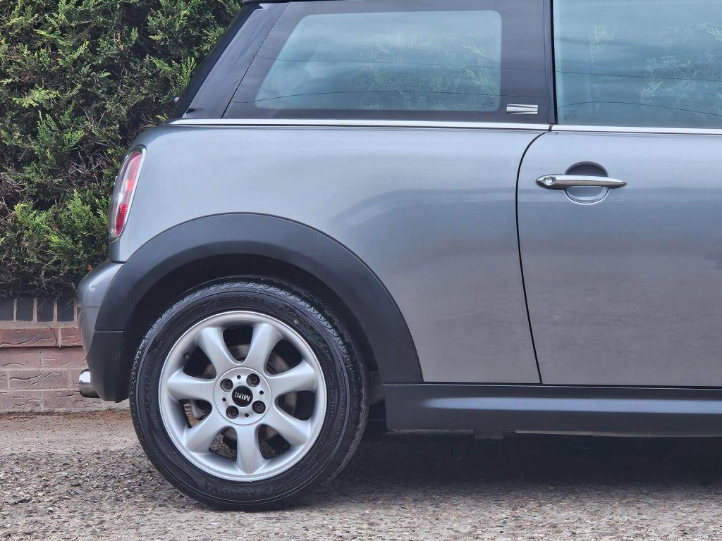 MINI HATCH