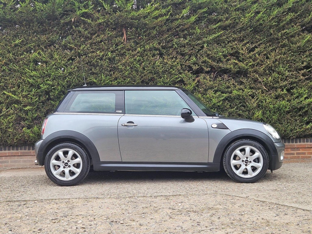 MINI HATCH