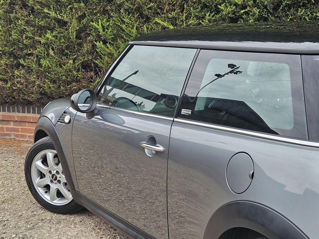 MINI HATCH
