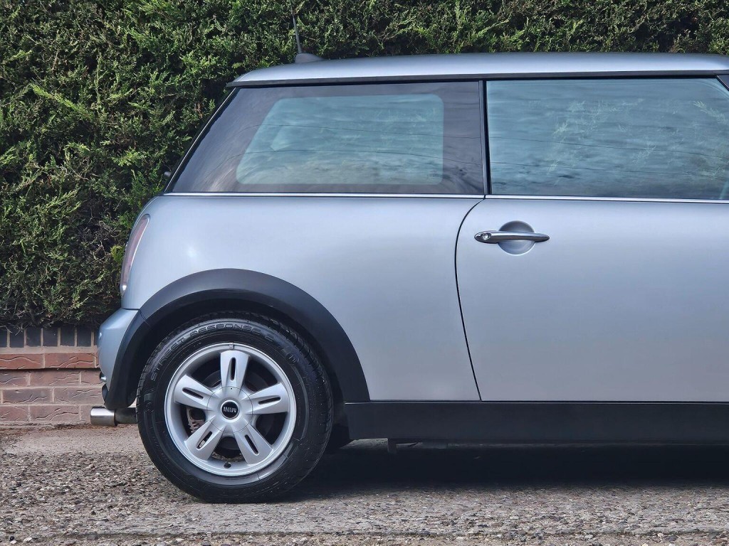 MINI HATCH