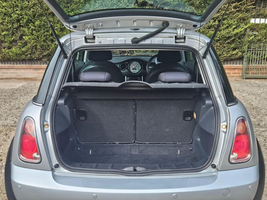 MINI HATCH