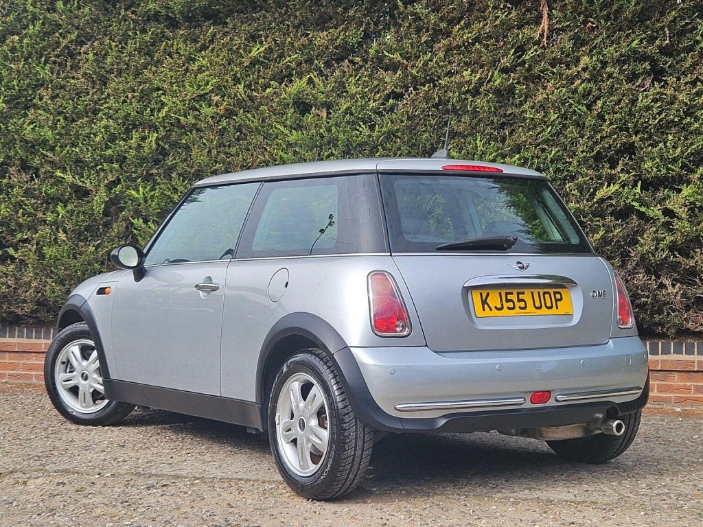 MINI HATCH