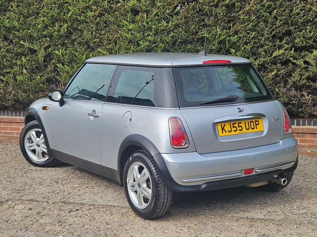 MINI HATCH