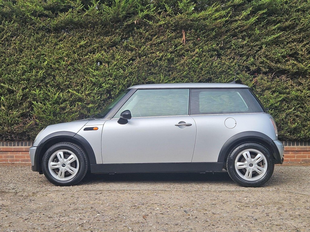 MINI HATCH