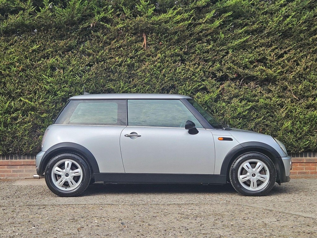 MINI HATCH