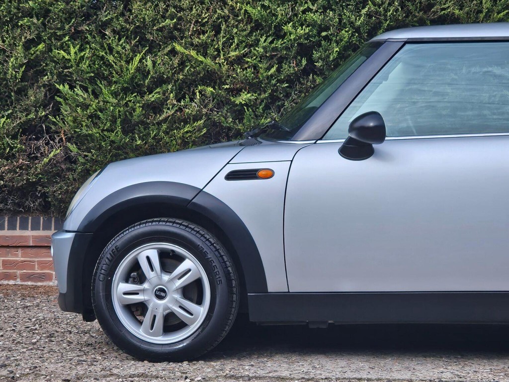 MINI HATCH