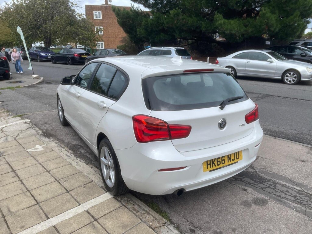 BMW 1 SERIES