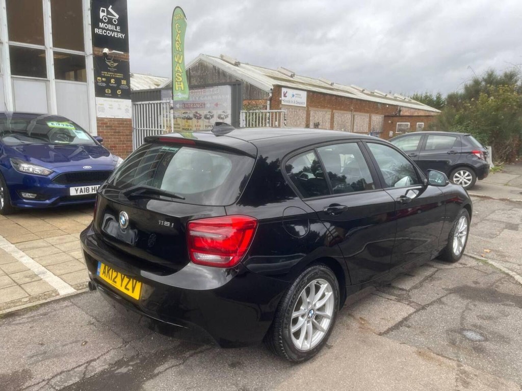 BMW 1 SERIES