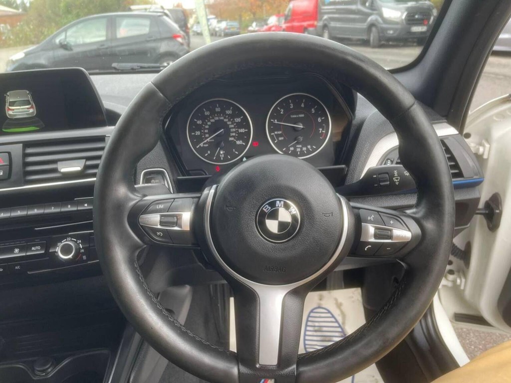 BMW 1 SERIES