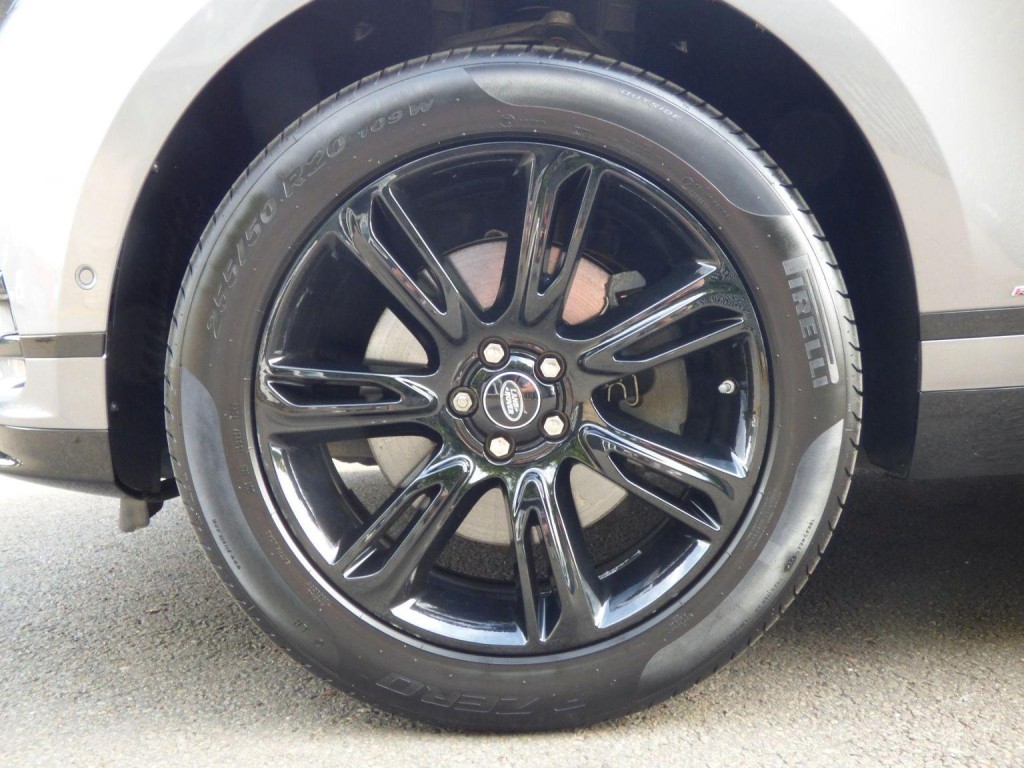 LAND ROVER RANGE ROVER VELAR