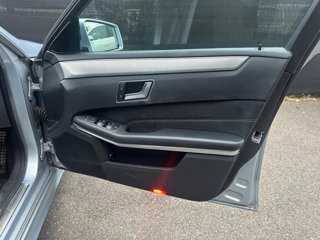 MERCEDES-BENZ E CLASS