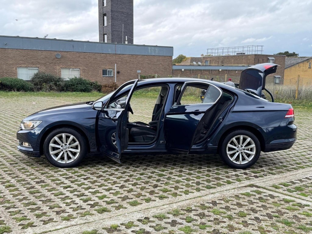 VOLKSWAGEN PASSAT