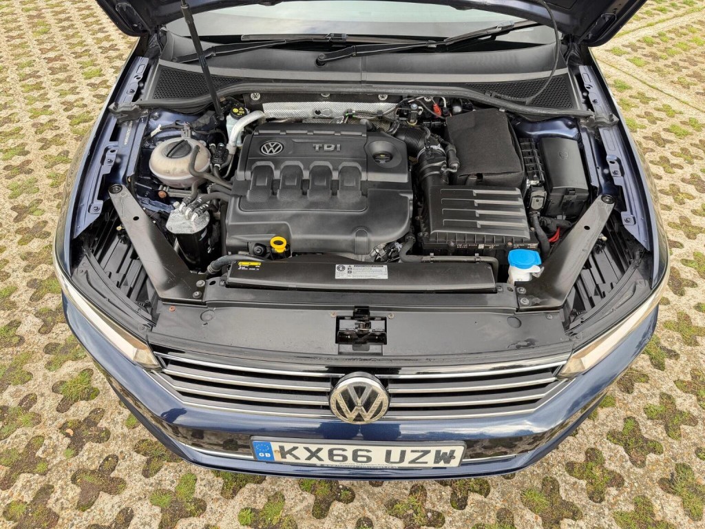 VOLKSWAGEN PASSAT