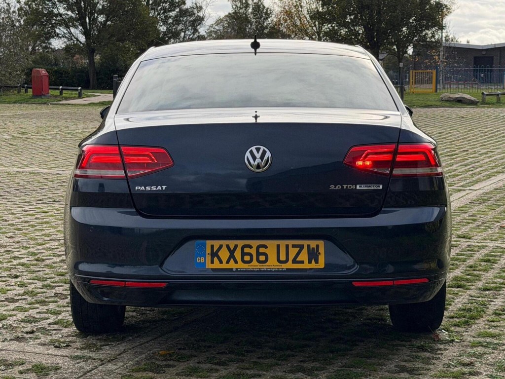 VOLKSWAGEN PASSAT